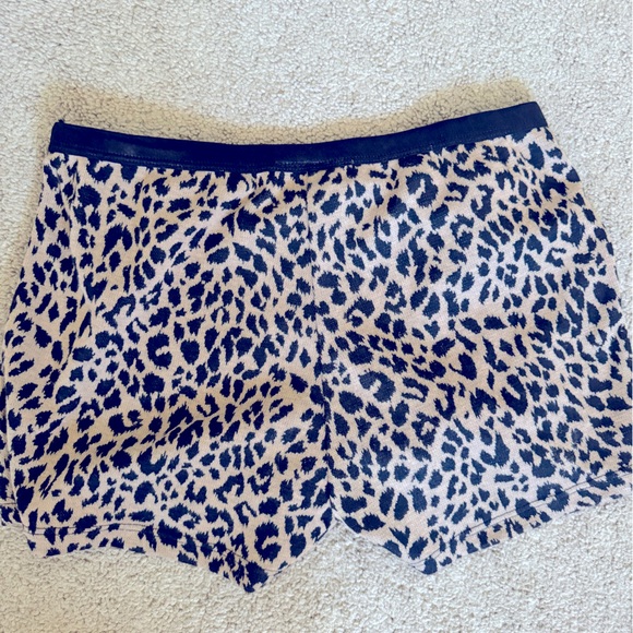Leopard cheetah knit shorts with gold front zippers - Picture 2 of 5